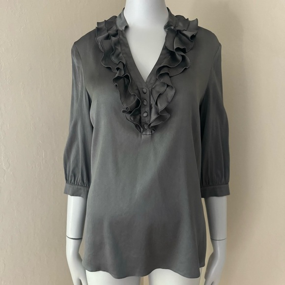 THOMAS PINK Silk Ruffle Neck Blouse Gray V- Neck 3/4 Sleeve Size 6 - Picture 7 of 16